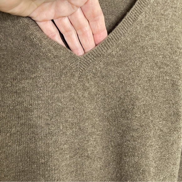 Alex Marie Women’s V Neck Cashmere Sweater in Mocha Brown luxury - Picture 9 of 9